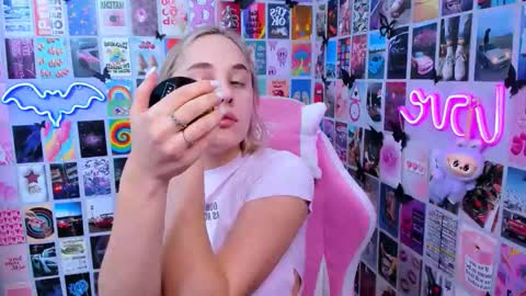 Snapshot of miamilas chatting on 12/17/25, 11:38 miamilas online show from 12/17/25, 11:38