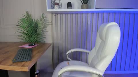 Mia  online show from 01/12/25, 07:11