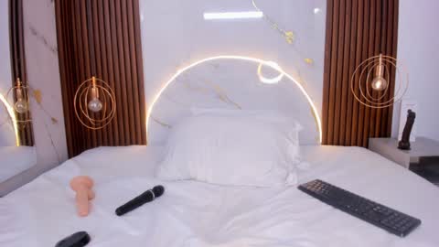 Mia  online show from 01/21/25, 07:37