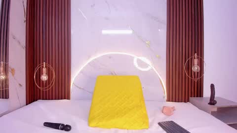 Mia  online show from 03/11/25, 07:37