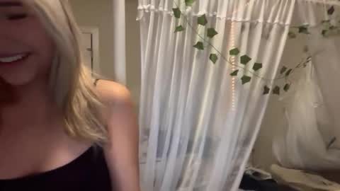 Mia online show from 02/26/26, 05:06