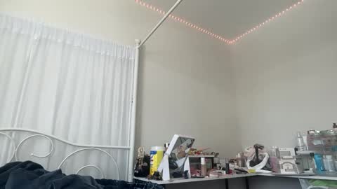 Mia online show from 03/01/26, 10:34