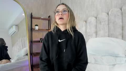 MIA online show from 04/21/26, 01:42