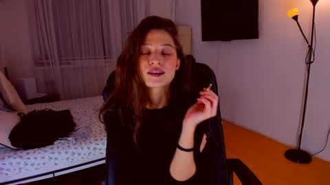 Mia online show from 06/29/26, 07:03