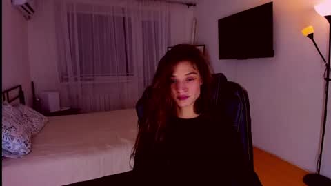 Mia online show from 07/02/26, 07:42