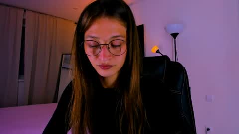 Mia online show from 07/30/26, 07:13