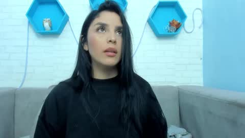 Mia Quevedo online show from 03/05/25, 12:11