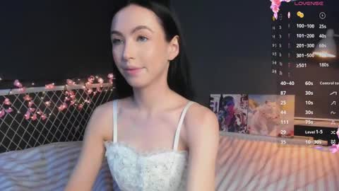 Snapshot of miarielle chatting on 04/05/26, 05:32 Liz online show from 04/05/26, 05:32