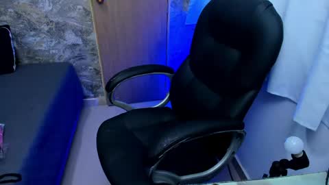 miarivers_1 online show from 05/28/26, 06:10