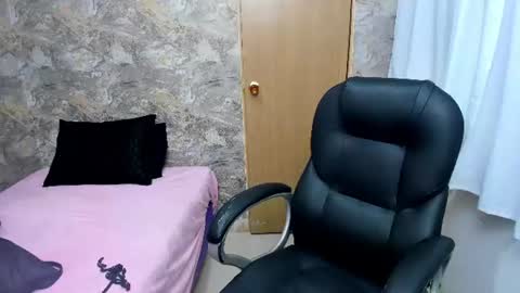 miarivers_1 online show from 06/12/26, 03:16