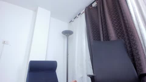 Snapshot of miarobertsmilf chatting on 05/20/26, 11:44 Mia Milf online show from 05/20/26, 11:44