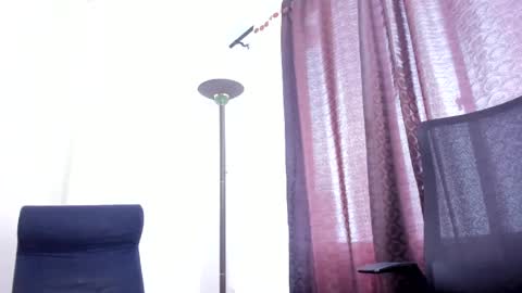 Snapshot of miarobertsmilf chatting on 05/29/26, 01:31 Mia Milf online show from 05/29/26, 01:31