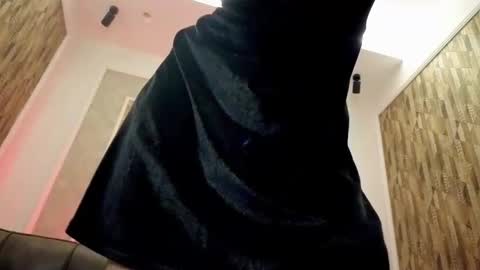 Mia online show from 04/10/26, 05:17