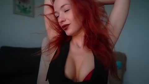 Snapshot of miarouge_me chatting on 07/05/26, 02:40 Mia online show from 07/05/26, 02:40