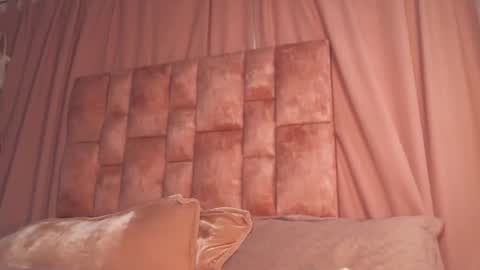 miasaandovaal 22 online show from 12/01/25, 07:52