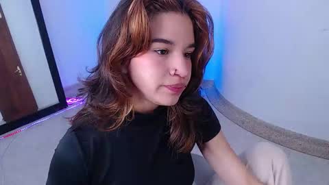 Snapshot of miascarlet_16 chatting on 11/20/25, 01:33 miascarlet_16 online show from 11/20/25, 01:33