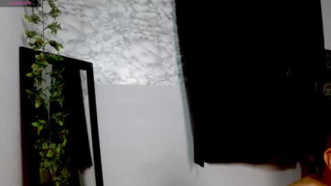 miasexy_latin online show from 12/15/25, 07:45