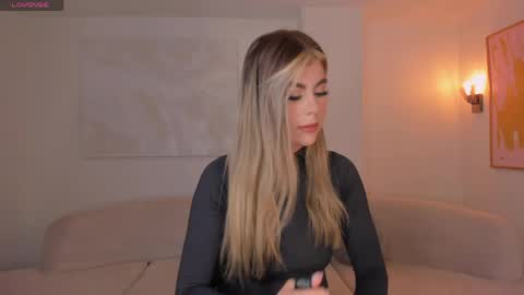Mia Silva online show from 06/06/26, 10:53