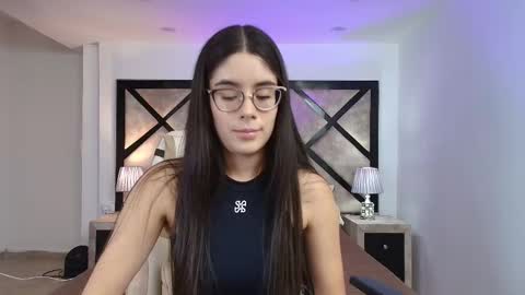 Mia online show from 11/08/25, 08:07