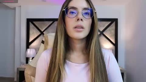 Mia online show from 03/10/26, 07:41