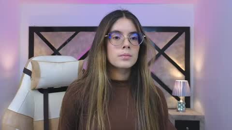 Mia online show from 05/19/26, 06:58