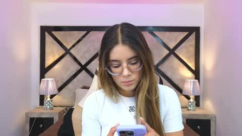 Mia online show from 06/02/26, 07:05