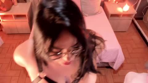 Mia online show from 03/05/25, 07:49