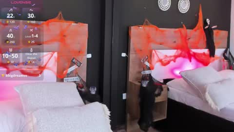 Snapshot of miataylorsweet chatting on 10/31/25, 02:07 Mia online show from 10/31/25, 02:07