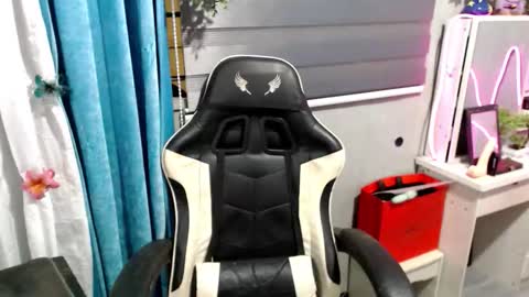 Mia online show from 12/19/25, 11:39