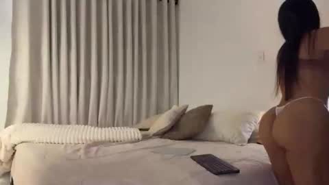 Mia online show from 02/01/26, 02:15