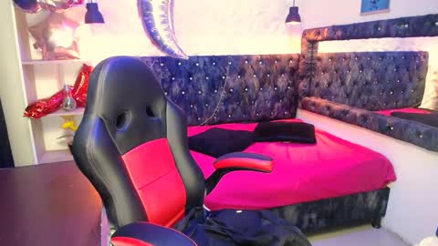 mia online show from 09/17/25, 05:36