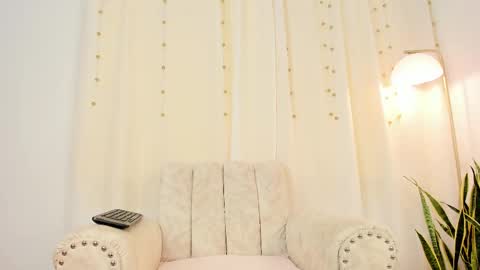 Miavenuss 1 online show from 11/10/25, 07:57