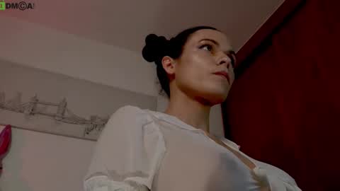 Mia online show from 10/12/25, 01:54