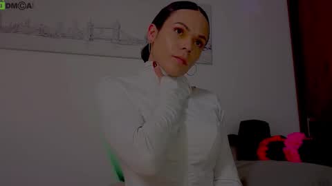 Mia online show from 10/19/25, 04:40