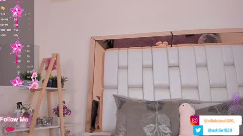 Mia Villalobos online show from 01/10/25, 01:20