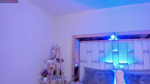 Mia Villalobos online show from 01/25/25, 04:46