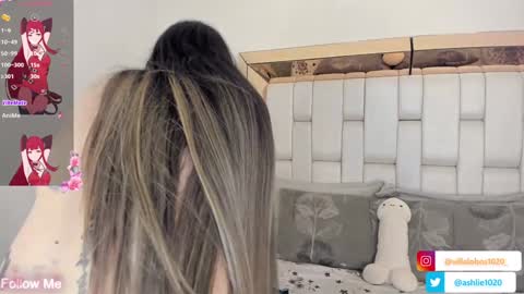 Mia Villalobos online show from 01/30/25, 10:19