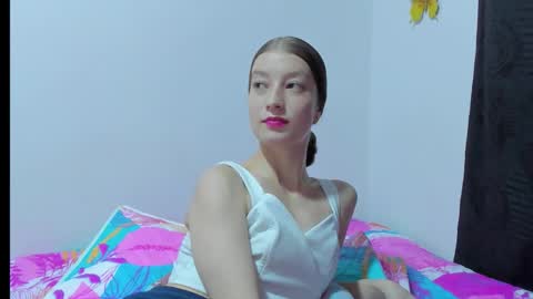 Snapshot of miavolkova_ chatting on 03/04/26, 11:22 Chloe online show from 03/04/26, 11:22