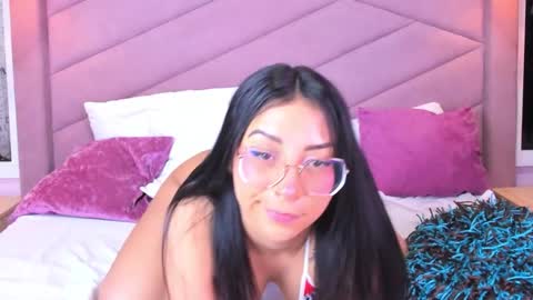 MiaWeiss online show from 12/04/25, 09:01