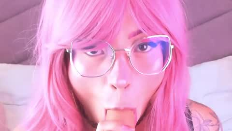 MiaWeiss online show from 03/24/26, 08:58