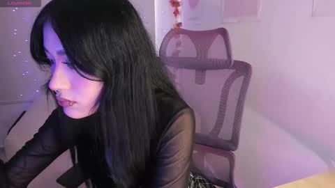 Mia Wilsson online show from 12/21/25, 10:39