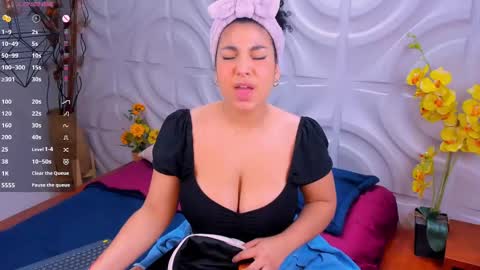 Mia online show from 01/04/25, 04:01