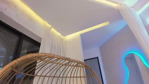 Mia online show from 02/11/25, 03:18