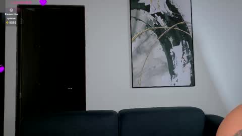 Snapshot of miaxx__ chatting on 12/18/25, 02:39 Mia online show from 12/18/25, 02:39