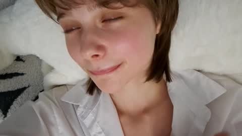 Luna online show from 10/16/25, 05:25