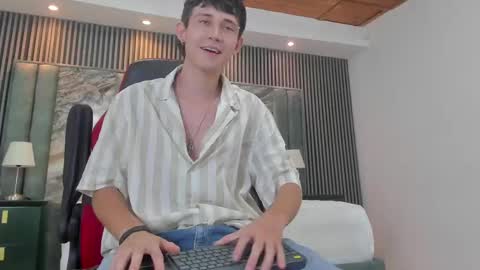 Snapshot of michaeel_blue chatting on 09/16/25, 06:42 Michael online show from 09/16/25, 06:42