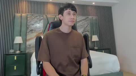 Snapshot of michaeel_blue chatting on 09/18/25, 11:56 Michael online show from 09/18/25, 11:56