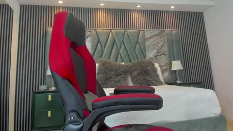 Snapshot of michaeel_blue chatting on 09/20/25, 12:28 Michael online show from 09/20/25, 12:28