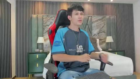 Snapshot of michaeel_blue chatting on 10/03/25, 07:44 Michael online show from 10/03/25, 07:44