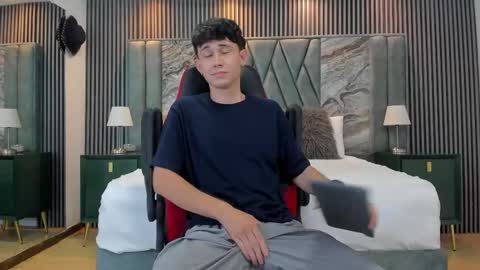 Snapshot of michaeel_blue chatting on 10/15/25, 08:31 Michael online show from 10/15/25, 08:31